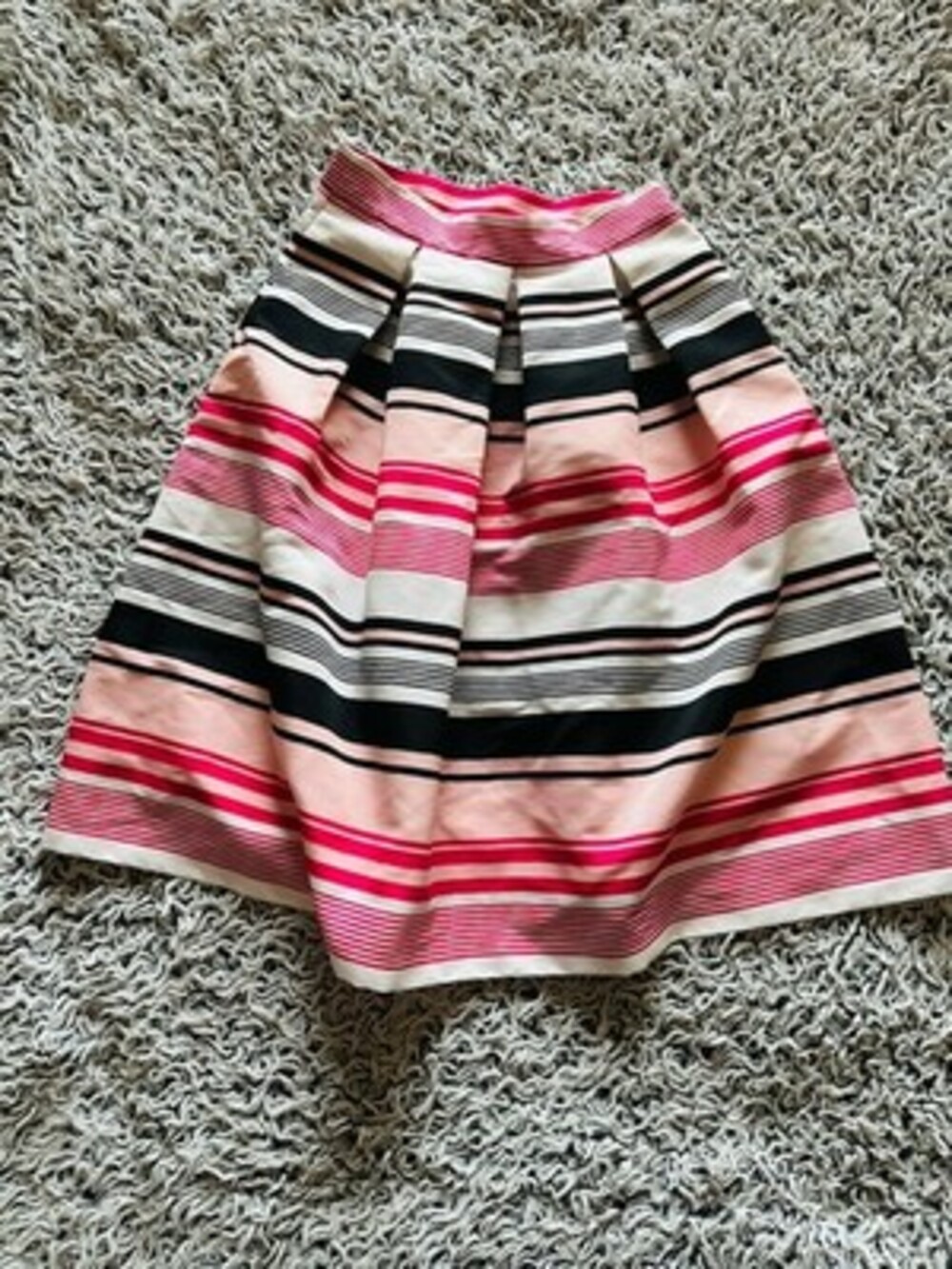 New York and Company Women’s Skirt with Pockets  Size 4